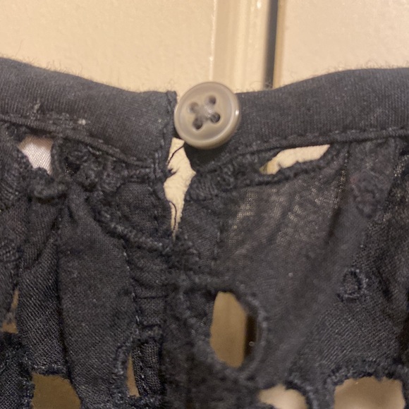 Black eyelet tee.  Buttons in the back! - Picture 7 of 8